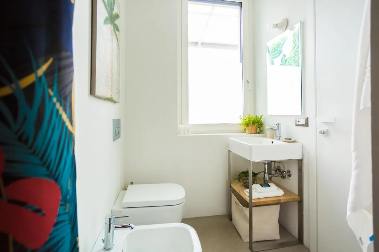 Tropical Micro Studio With Terrace And Duomo Views Milão Itália