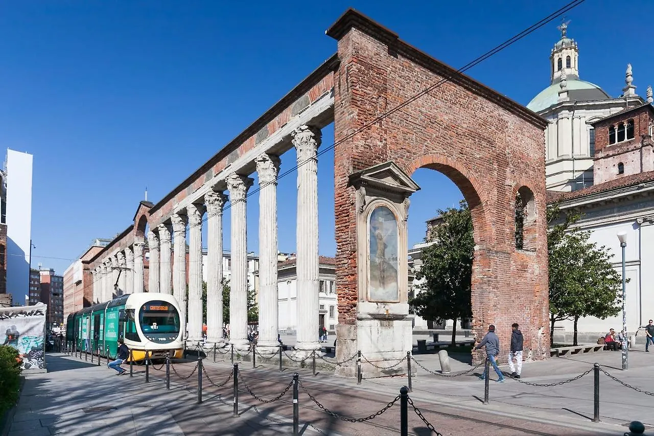 Tropical Micro Studio With Terrace And Duomo Views Milano Italien